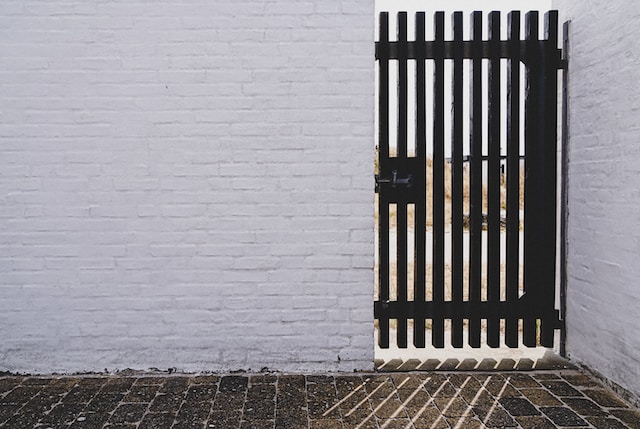 Portão branco x portão preto