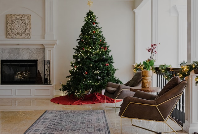 5 einfache Möglichkeiten, Ihren Weihnachtsbaum luxuriöser erscheinen zu lassen