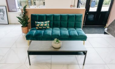 5 cores de sofás subestimadas que os designers desejam ver mais em 2024