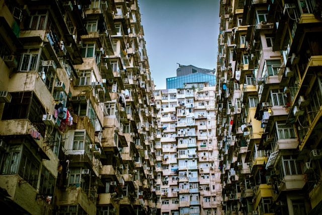 了解在香港有1万人居住的“巨大建筑”