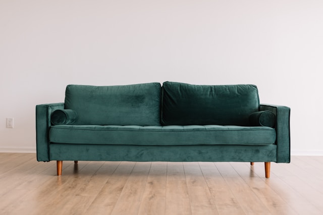 どのソファの色が最も過小評価されていますか？