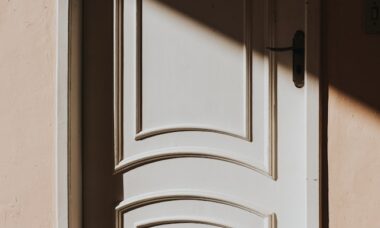 TikToker compartilha uma solução simples e rápida para uma porta que não fecha totalmente