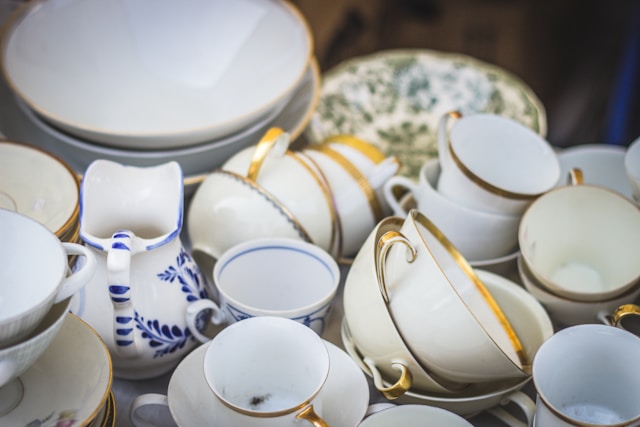 Le meilleur endroit pour ranger les assiettes et les tasses dans les placards de cuisine