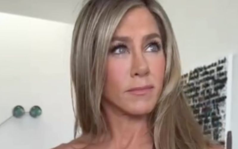 Obývací pokoj Jennifer Aniston a návrat do 70. let