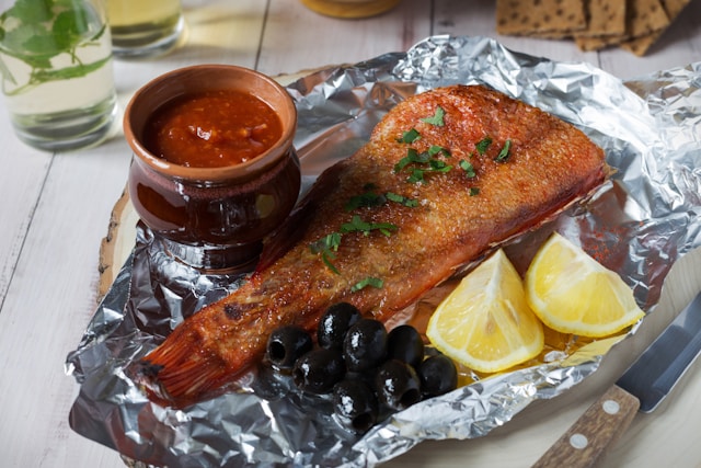 kan du bruge aluminiumsfolie i en air fryer