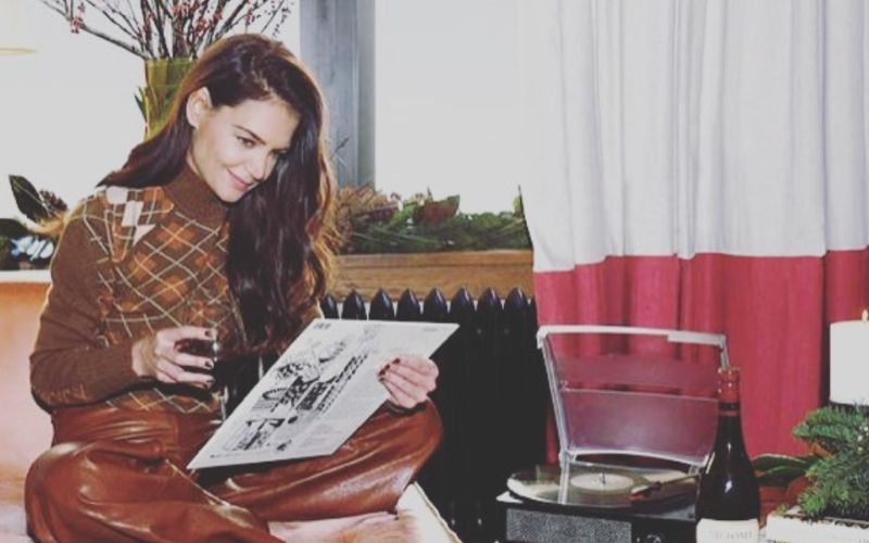 Salon Katie Holmes prosto z lat 90.