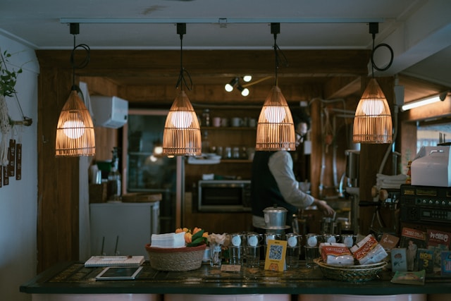 6 verlichtingsfouten die de sfeer in je huis verpesten — en hoe je ze kunt oplossen