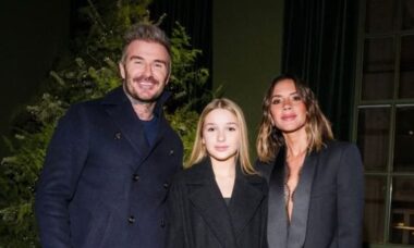 A árvore de Natal 'quase nua' de Victoria Beckham também é tendência para 2024