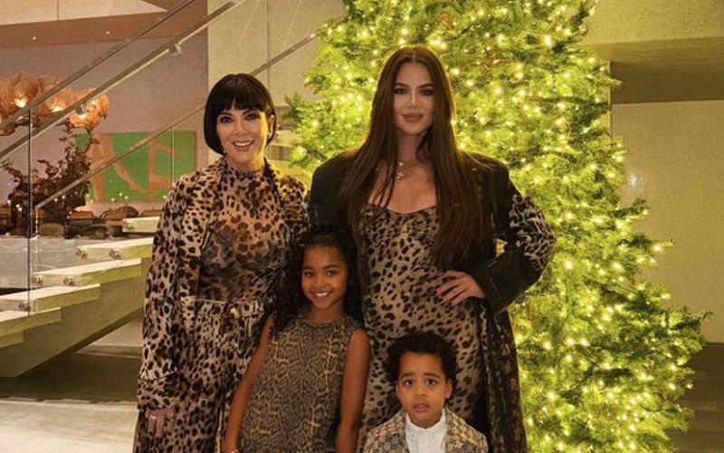 A decoração hipnotizante da varanda de Natal de Khloe Kardashian 