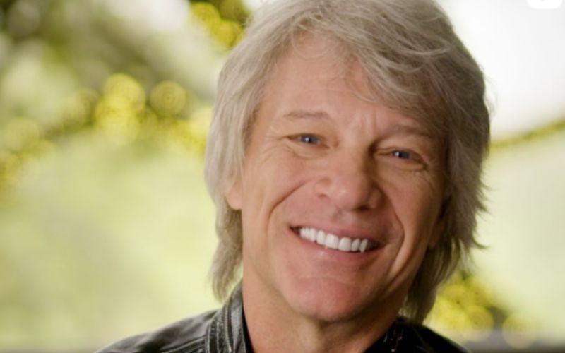 Decoração de natal: a árvore vermelha de Jon Bon Jovi 