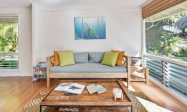 5 achados de brechós que vão transformar sua sala de estar com estilo vintage, segundo designers de interiores