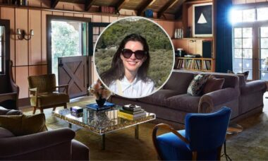Anne Hathaway quebra regras de combinação de cores com seus sofás — e cria uma das salas de estar mais estilosas