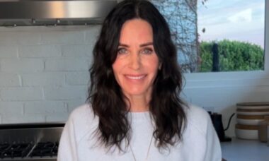 Está decidido: o sofá mais atemporal está na sala de estar de Courteney Cox — este tom neutro é tudo, menos sem graça
