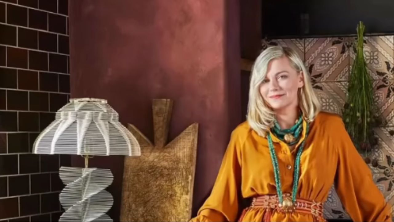 A luminária vintage de Kirsten Dunst vira objeto de desejo em brechós — e há chances de encontrar uma por aí