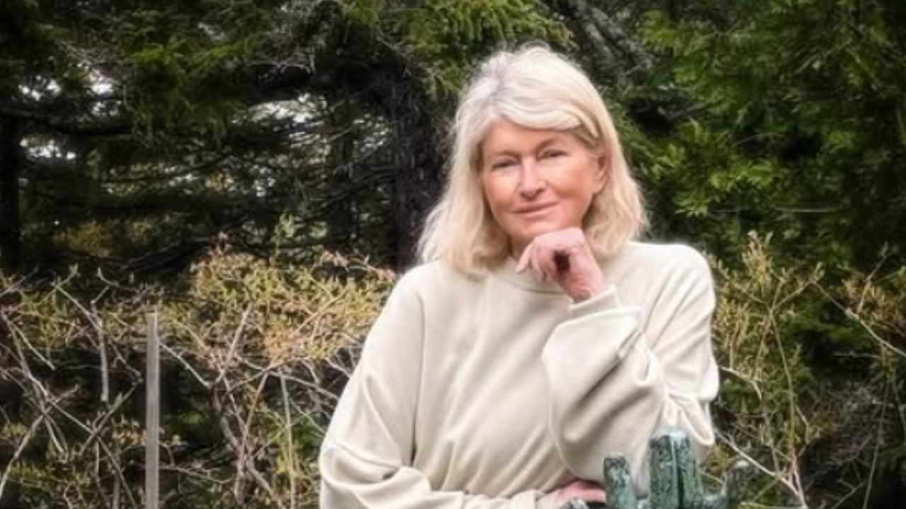 Martha Stewart lança mesa vintage acessível que virou tendência entre designers de interiores