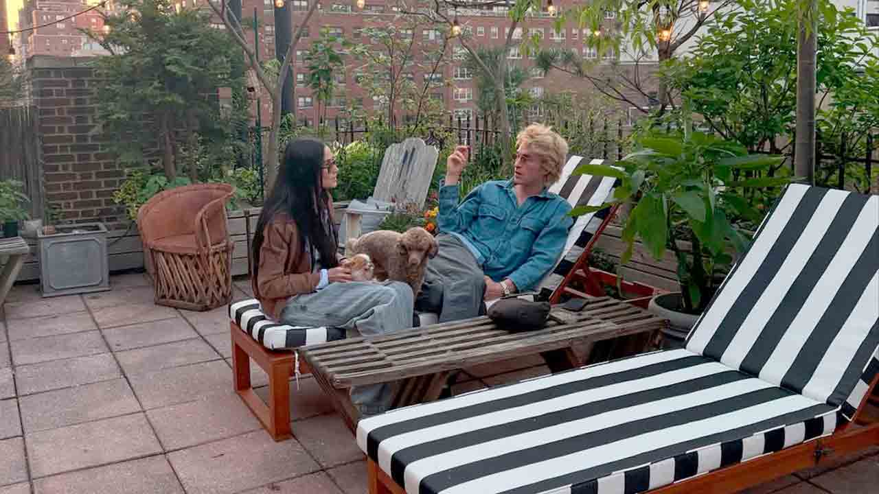 Mobiliário de exterior aprovado por Demi Moore é atemporal em todos os sentidos – designers afirmam que o estilo é impactante sem exageros. Reprodução/Instagram Demi Moore