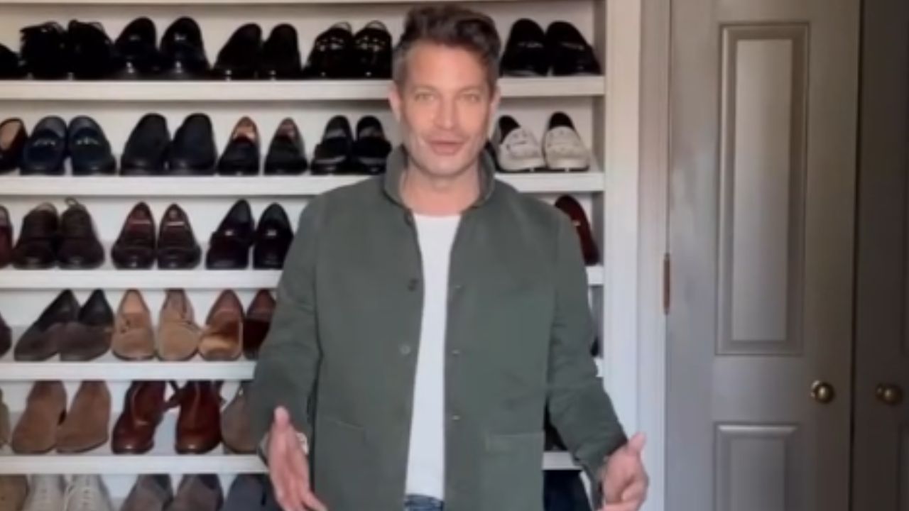 ネイト・バークス、衣類とブランケットを完璧にたたむテクニックを公開 — マリー・コンドウのスタイルを思わせる方法