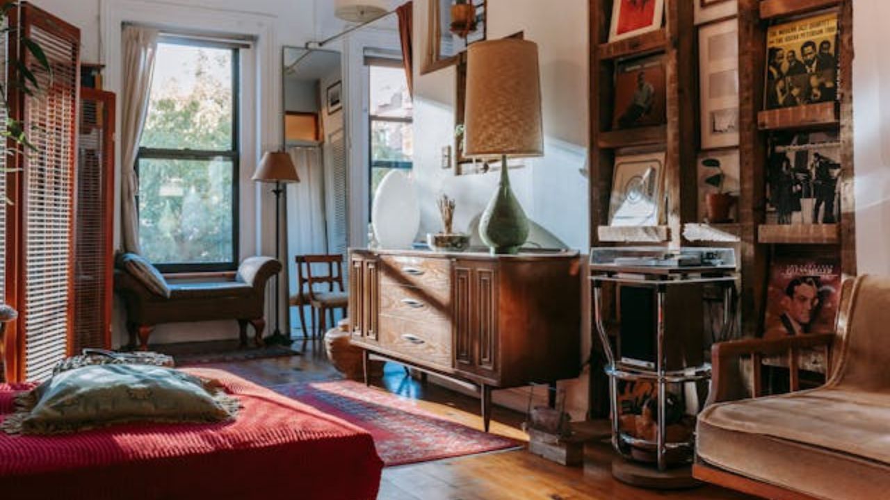 빈티지 소품이 집을 촌스럽게 만들 수 있는 이유 – 세련되게 업그레이드하는 방법