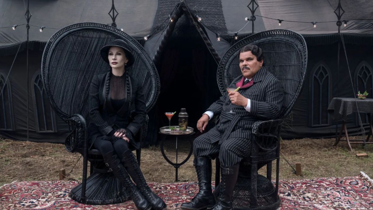 Os 5 detalhes de design da segunda temporada de Wednesday que continuam assombrando os especialistas – no melhor sentido