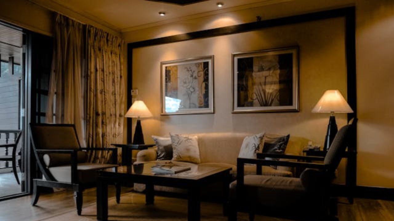 How to Decorate the Wall Behind the Sofa and Make the Living Room Sophisticated