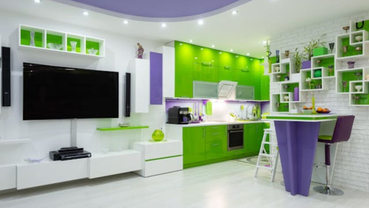 緑のキャビネットが流行中：キッチンで避けるべき色合いと選ぶべき色合い