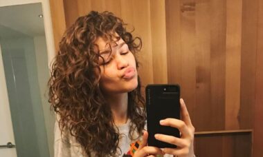 A parede de madeira no banheiro de Zendaya lidera a tendência Japandi Nouveau em 2025