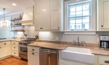 Por que seus armários de cozinha estão sempre bagunçados — e as soluções simples que realmente funcionam, segundo especialistas