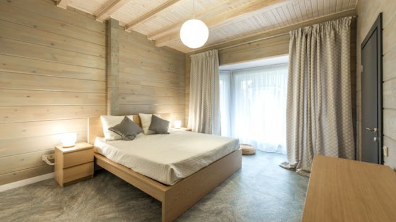 デザイン界ではカーテンドアのトレンドをめぐり意見が分かれている