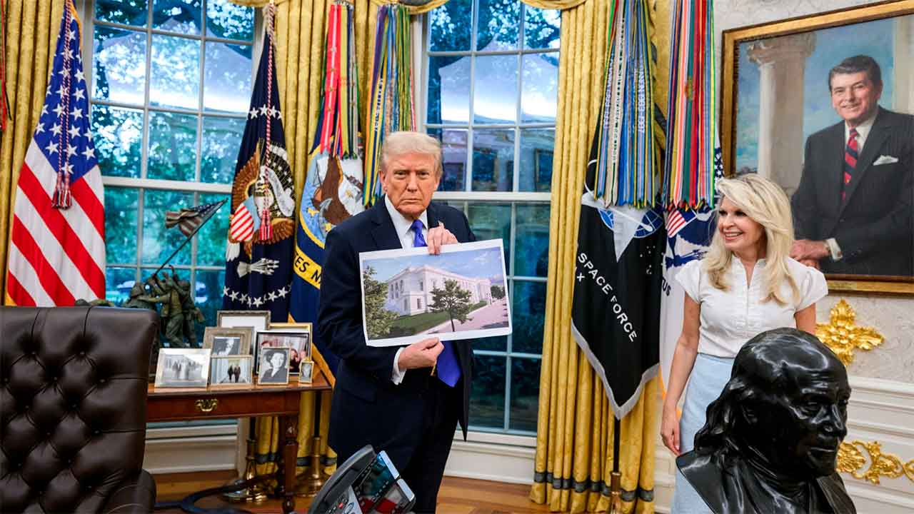 Casa Branca admite a construção do salão de baile de Trump.Casa Branca admite que está demolindo ala da era Roosevelt, apesar das promessas de Trump. Reprodução/Instagram