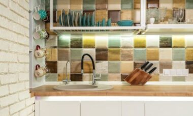 Quer se livrar do azulejo sem reforma? 4 ideias para cobri-los sem quebra-quebra