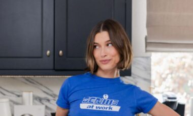 Hailey Bieber redefine o design de cozinhas com o tom “New Neutral” azul-meia-noite