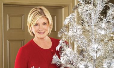 A árvore de Natal vintage dos anos 1950 de Martha Stewart dispensa enfeites – e domina a tendência retrô que está em alta