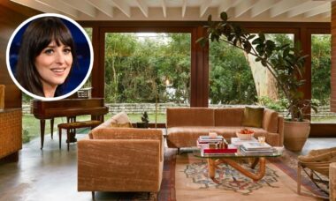 Dakota Johnson revela o charme do design de meados do século com um toque moderno