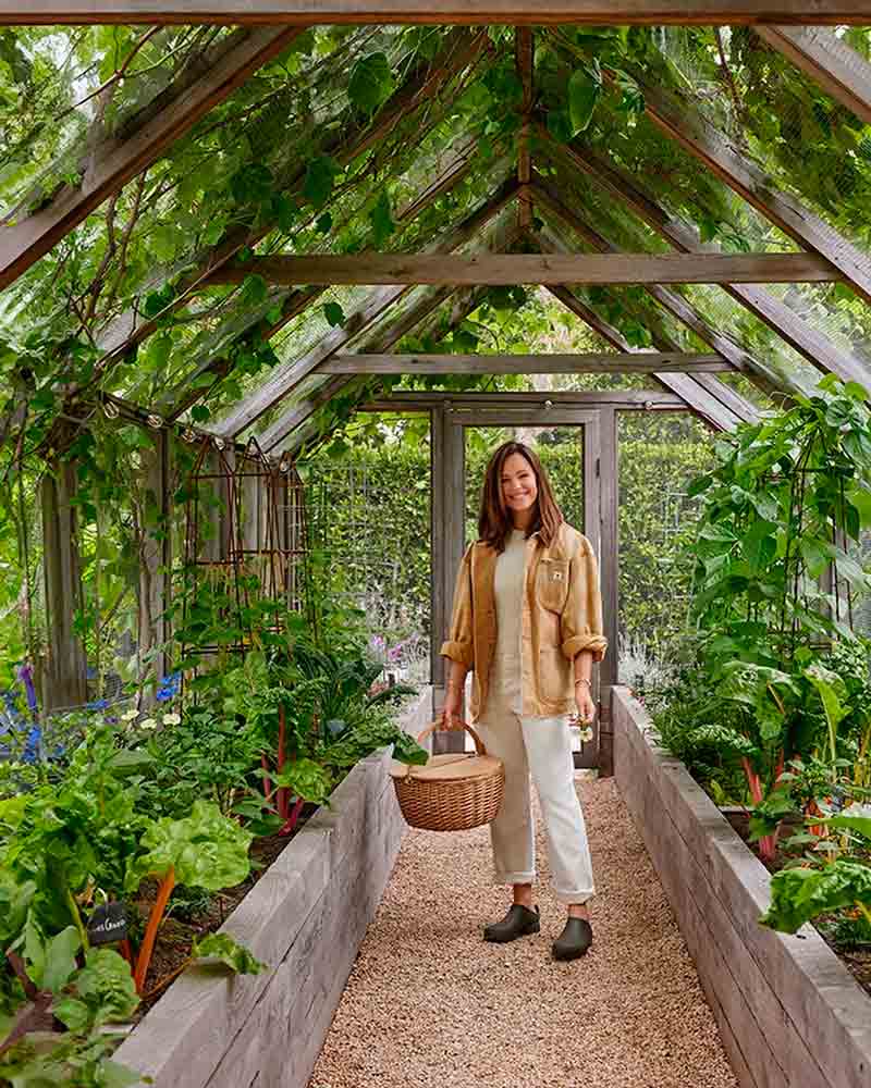 제니퍼 가너, 아르데코 스테인드글라스와 아늑한 디자인이 어우러진 마법 같은 독서 공간 공개. 출처/인스타그램