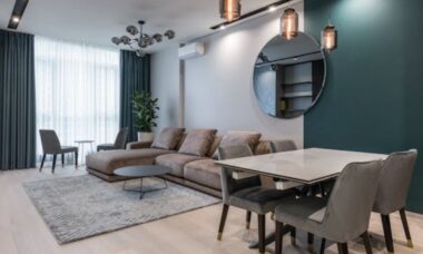 Adeus almofadas volumosas: esta é a tendência minimalista para sofás que vai dominar em 2026