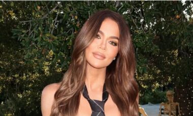 A decoração natalina da varanda de Khloé Kardashian é fascinante — e surpreendentemente fácil de recriar