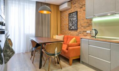 Espaço pequeno? 10 ideias para receber visitas com conforto e estilo