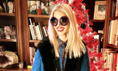 A ousadia natalina de Jessica Simpson prova que o maximalismo pode ser elegante