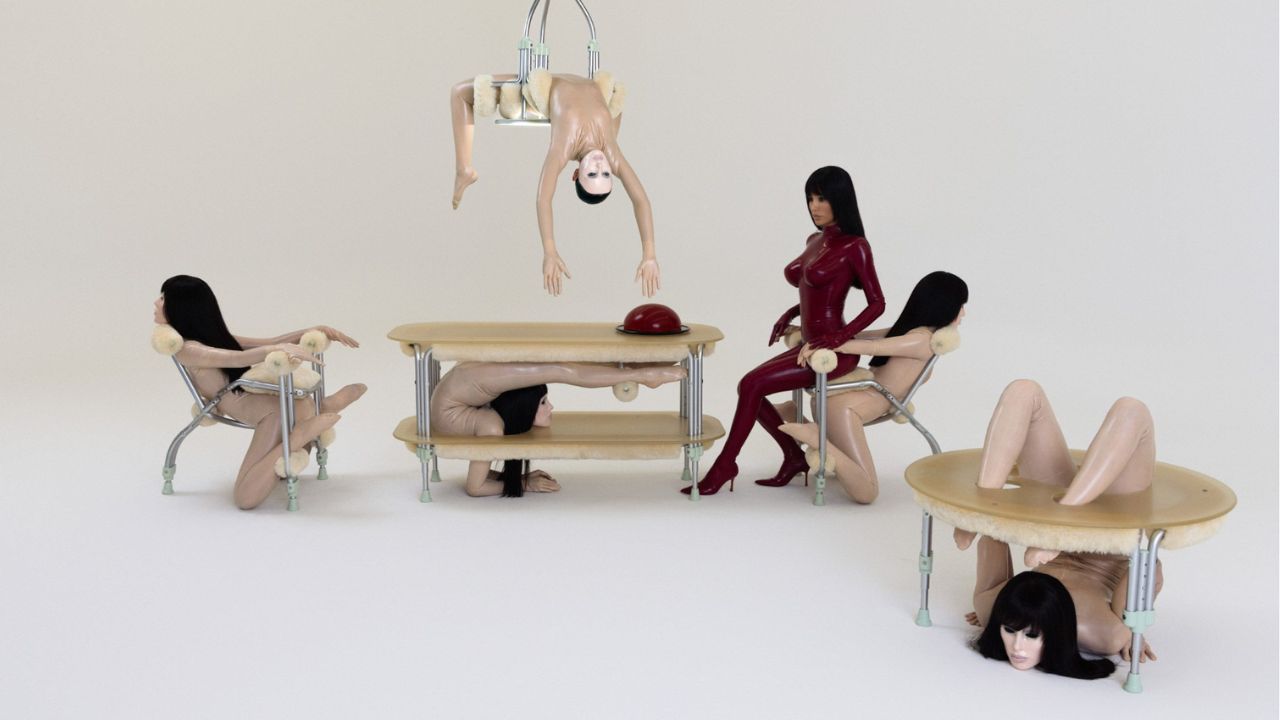 Bianca Censori lança móveis bizarros que usam o corpo da mulher